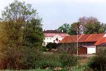 Pałac w Samotworze (widok z drogi do Skałki)